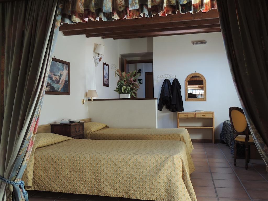 Country Relais I Due Laghi Villa Anguillara Sabazia Bilik gambar